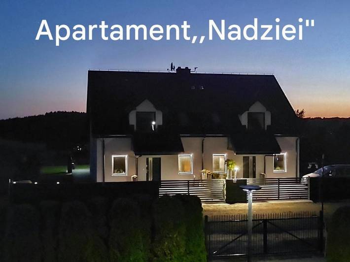 Apartament wakacyjny dla 10 osób, z Balkon i Jacuzzi oraz Taras i Ogród w Chmielno