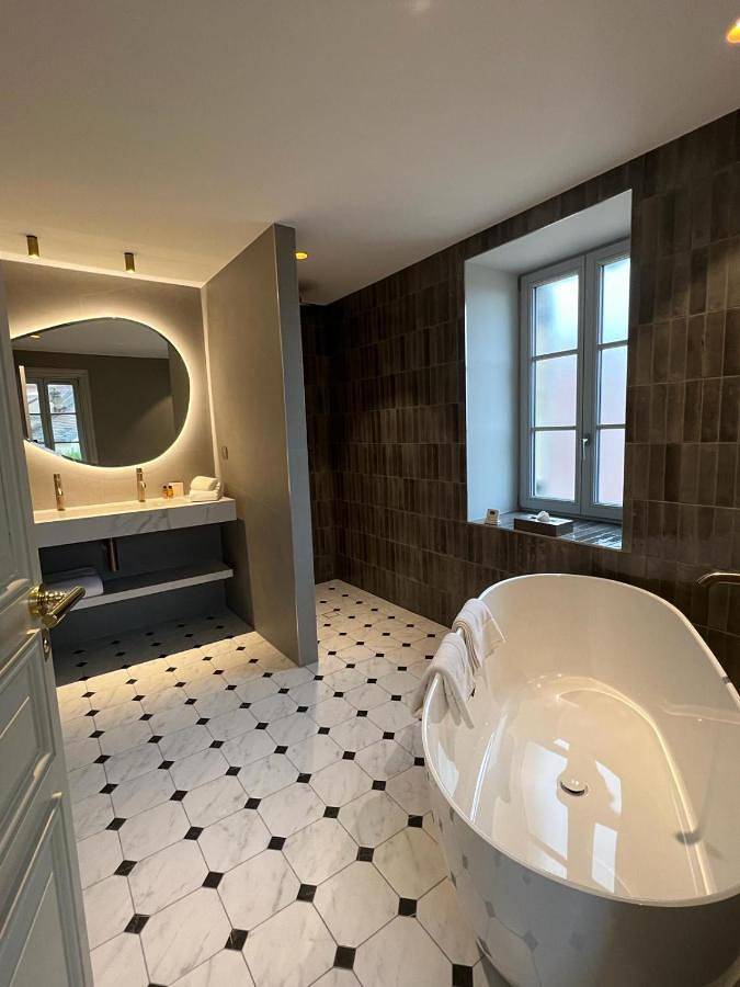 Hôtel pour 2 personnes, avec vue et sauna ainsi que piscine et jardin à Arbois (homonymie) - 2