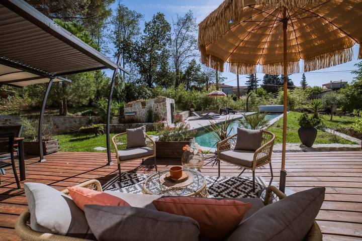Chalet para 6 personas, con terraza además de jardín y piscina - 1