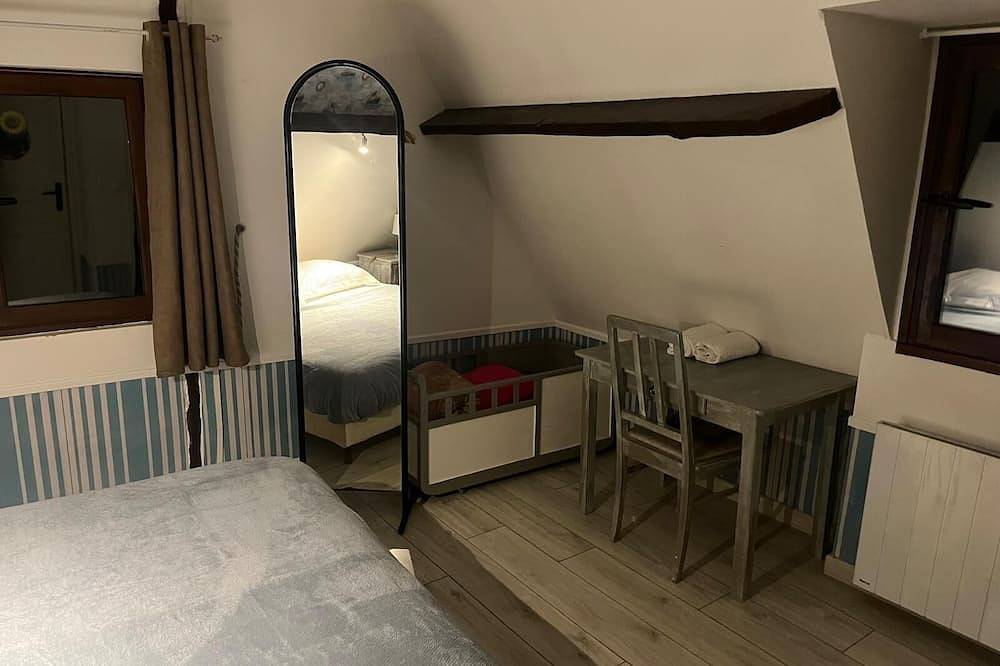 Maisons Normandes pour 12 pers. - Piscine Chauffée - 30 km de la côte normande in Épaignes, Région de Bernay