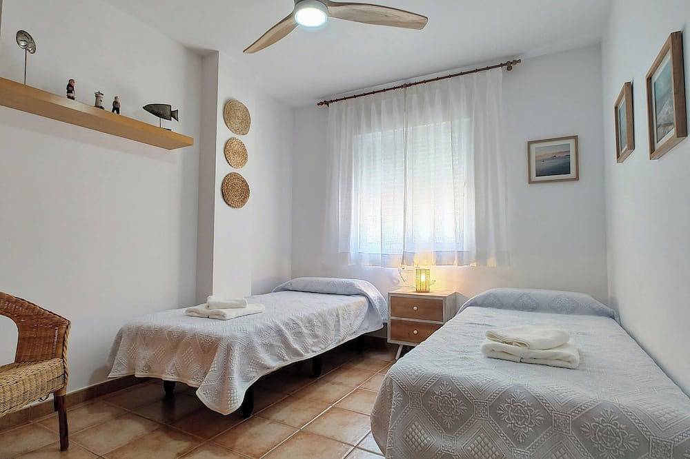 Appartement entier, Can Sord- Apartment with large Terrace/Garden.  With A/C and wifi in La Savina, Formentera