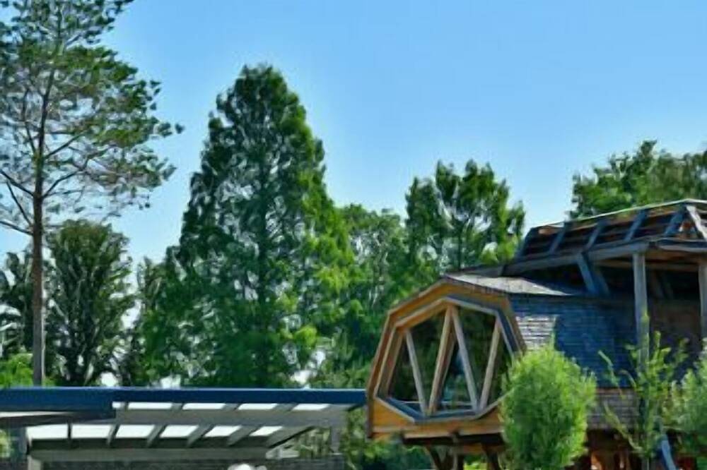 Ganze Wohnung, Feriendomizil (80qm) mit Balkon und Blick zum Kurpark in Bad Sassendorf, Kreis Soest