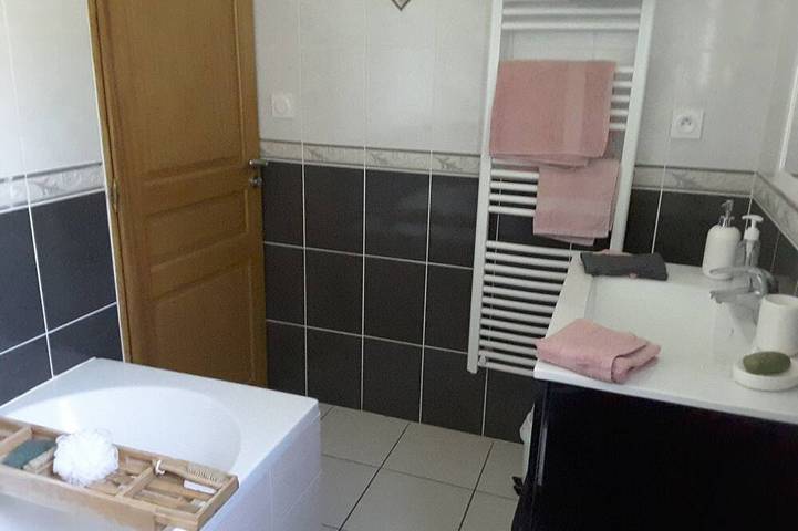 Gîte pour 2 personnes, avec jardin et piscine à Saint-Maximin (Nimes) - 4