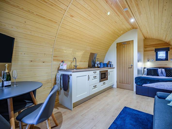 Glamping for 3 people, with garden in Northamptonshire