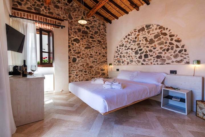 Maison d’hôte pour 2 personnes, avec Terrasse et Jardin dans Orosei