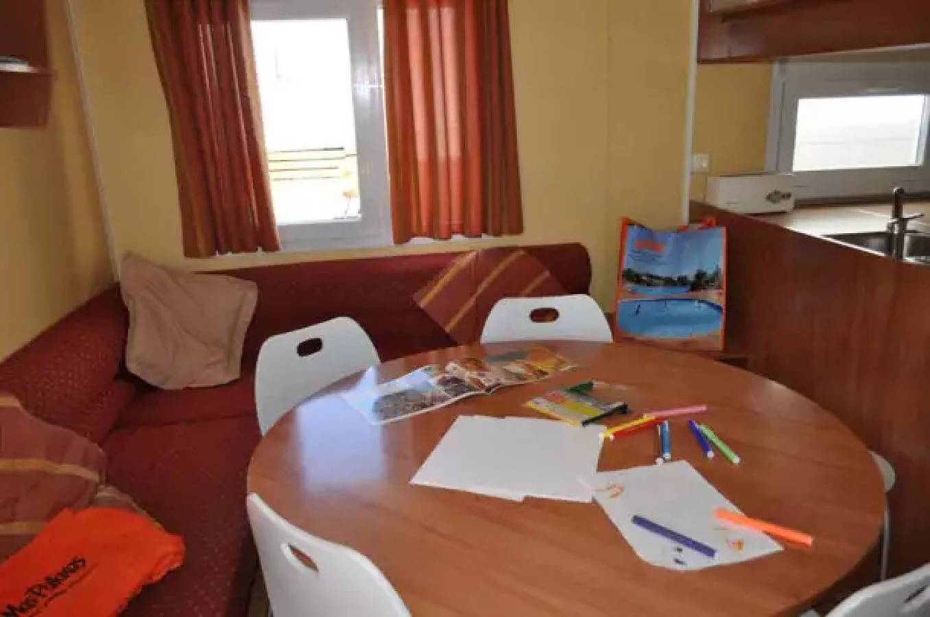 Zecamping 4 étoiles espace aquatique locatif Tv clim 34m2 in Pals, Costa Brava