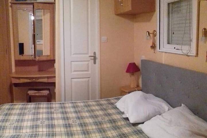 Location de vacances pour 7 personnes, avec terrasse ainsi que jardin et piscine à Saint-Cyr-en-Talmondais - 3