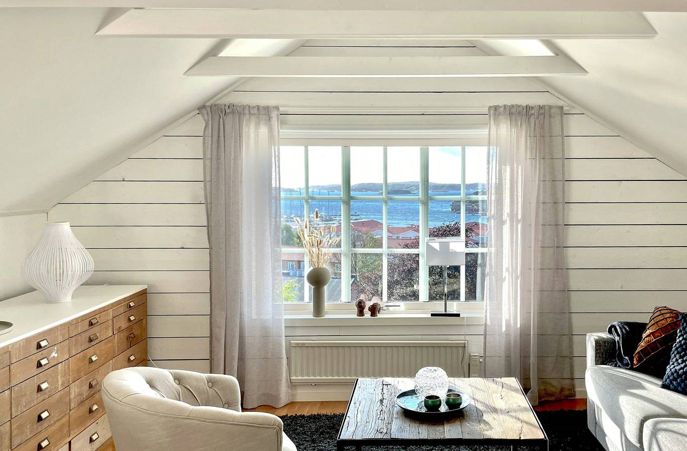 Jahrhundertealtes Haus am Ellösfjord mit Badewanne in Ellös, Orust