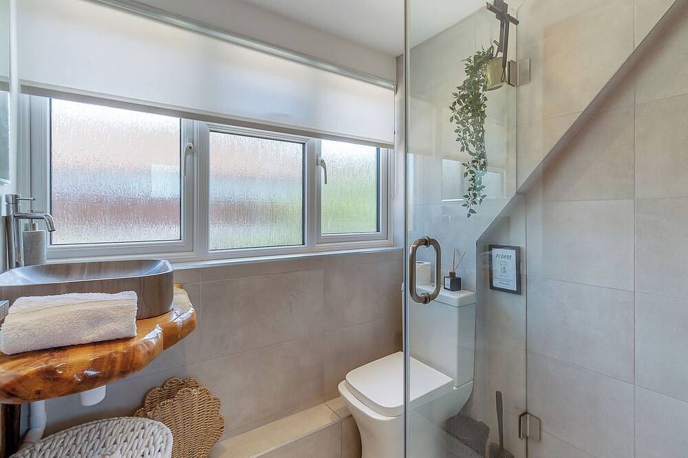 Olive Breeze is a bright spacious property in the old part of Felixstowe. in Felixstowe, Suffolk