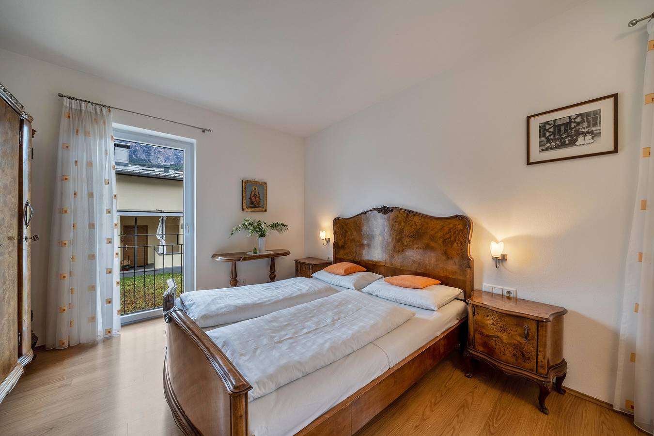 Entire apartment, Apartment 'Das Landhaus Apt Chardonnay' with Mountain View, Private Terrace and Wi-Fi in Terlan, Sarntal Alps