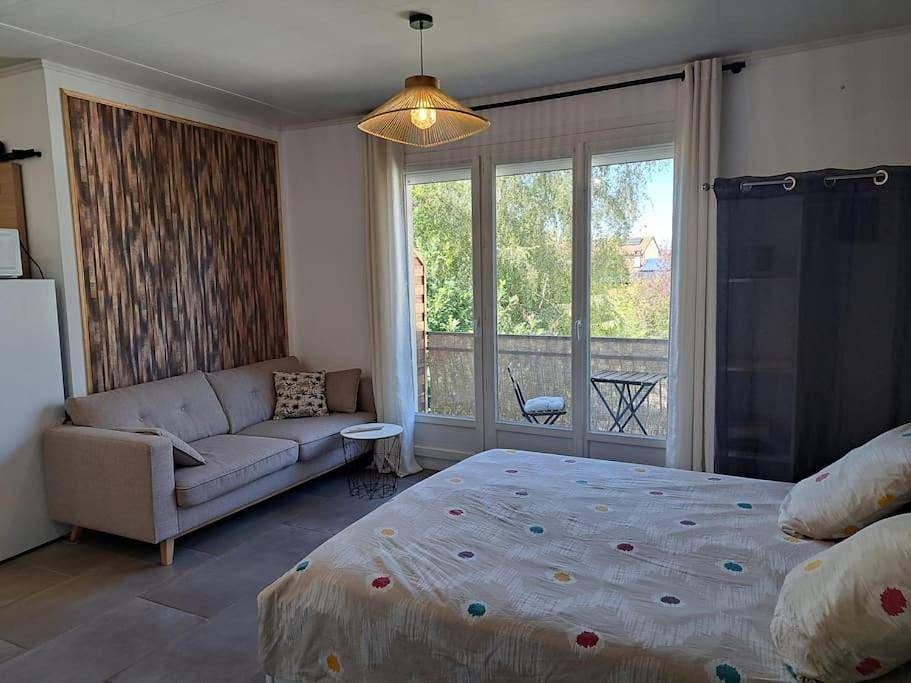 Appartement entier, Studio dans maison avec jardin et balcon, au calme in Sérézin-du-Rhône, Lyon et ses environs