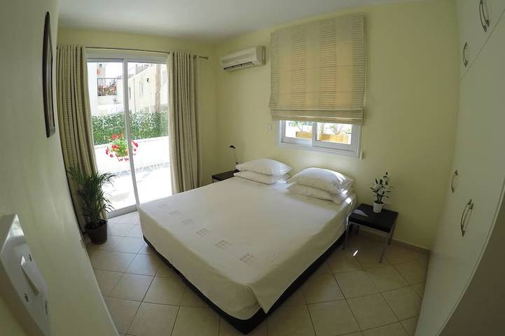 Appartement entier, Kato Paphos Suites - 1-Bed Apartment, Great location, Pool view, Wi-Fi & a/c. in Paphos (ville), Chypre du Sud