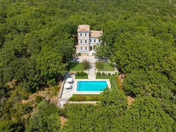 Cottage pour 2 personnes, avec jardin et piscine à Esparron
