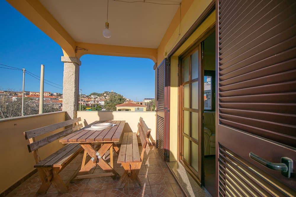Appartamento intero, Tulipano - Due Camere da Letto Appartamento, Ospiti Massimo 4 in Posada, Provincia di Nuoro
