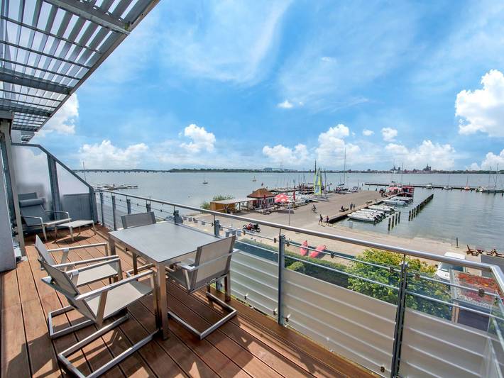 Ferienwohnung für 2 Personen, mit Ausblick und Balkon sowie Sauna in Altefähr