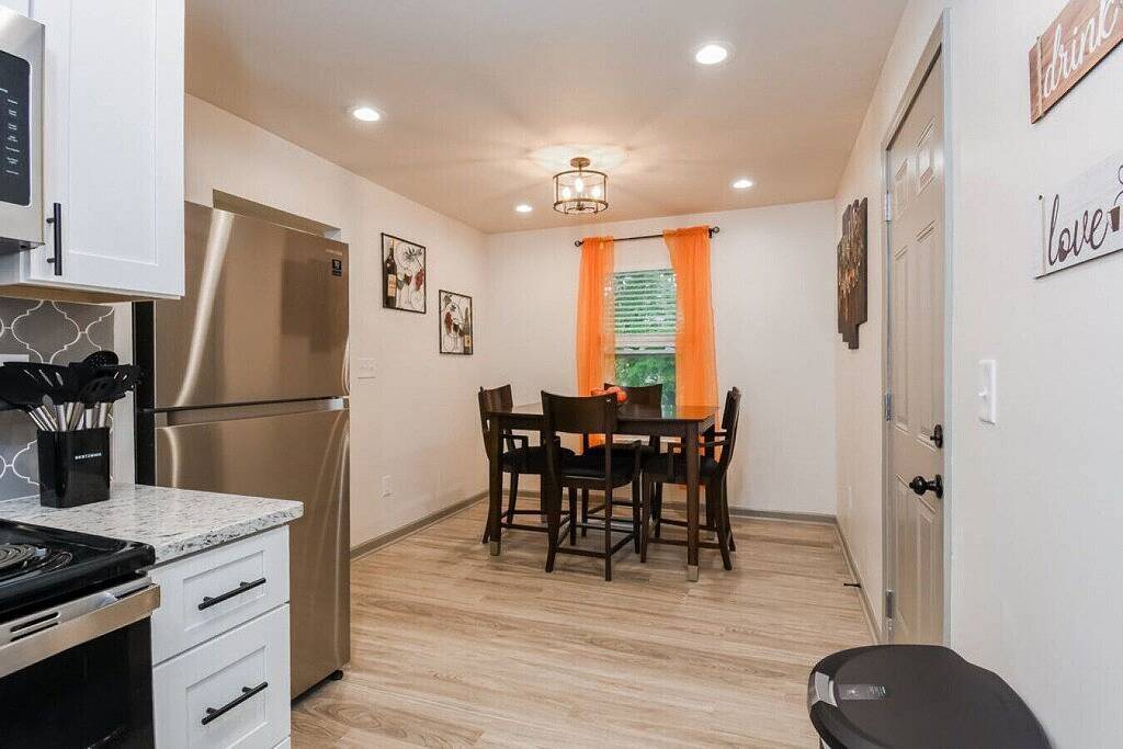 Cheerful Upstairs Unit of Guest Home with Private Terrace, Bbq Area & Yard Games in Atlanta, Fulton County