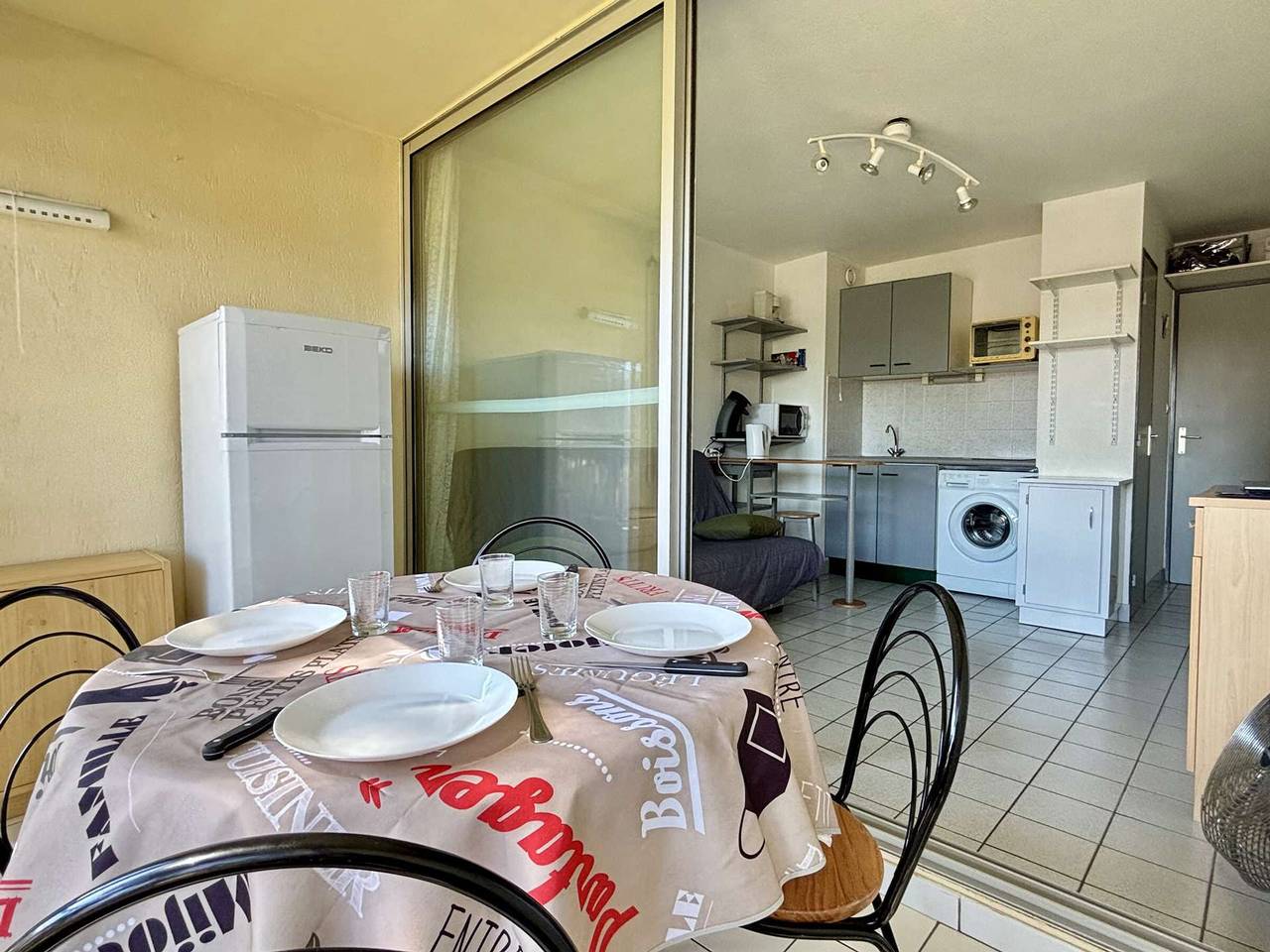 Entire apartment, Beachside Studio with Pool, Parking & Balcony - Argelès-sur-Mer in La Côte Vermeille, Argelès-sur-Mer