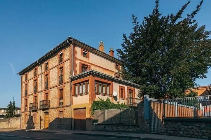 Gîte pour 12 personnes, avec Jardin à Valgañón