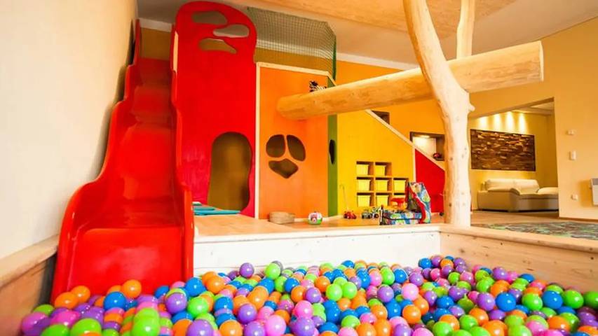 Ferienwohnung für 11 Personen, mit Pool und Garten in Scheßlitz