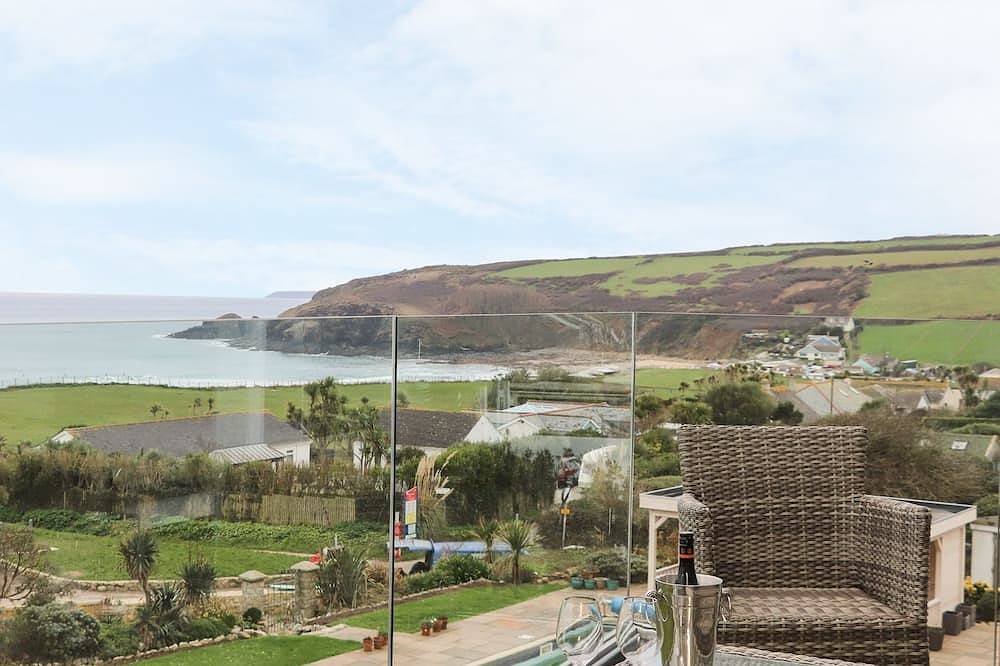 Praa Waves, family friendly, country holiday cottage in Praa Sands in Praa Sands, Cornwall