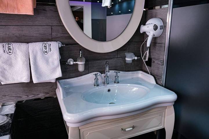 Kara Apart Otel - Luxurious Suite with Private Jacuzzi & Fireplace in Zentralanatolien