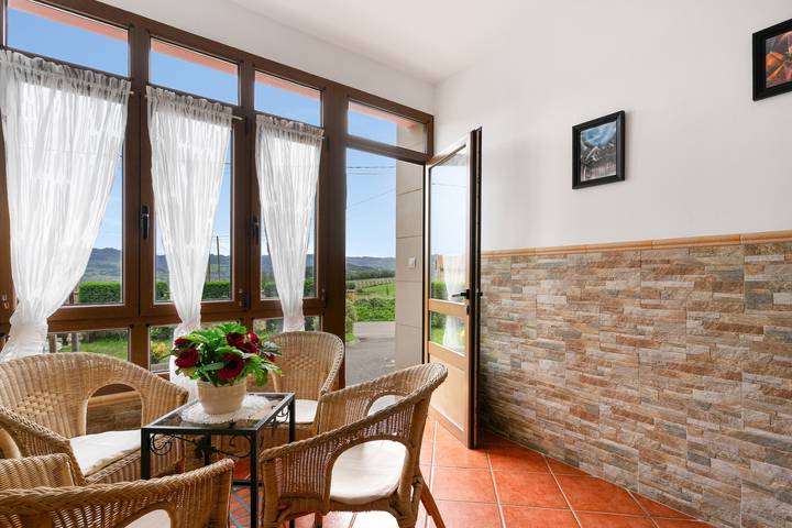 Casa Rural Loli: piscina privada, jardín, naturaleza y Wi-Fi en Asturias in Villaviciosa , Costa Verde