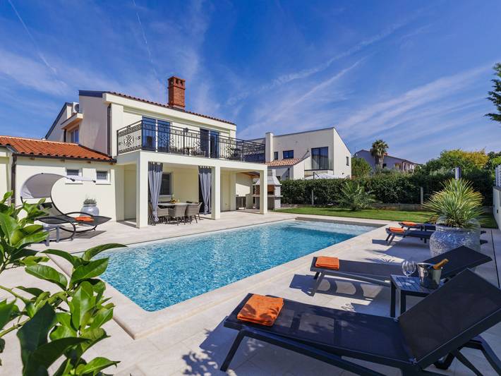 Ferienhaus für 7 Personen, mit Balkon und Garten in Pula