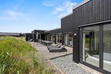 Ferienhaus für 12 Personen, mit Sauna, mit Haustier in Tirpitz Museum (Oksby)