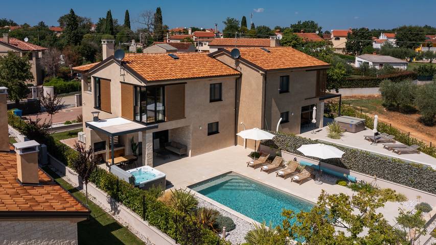 Villa für 4 Personen, mit Whirlpool und Sauna sowie Terrasse und Garten in Porec und Umgebung