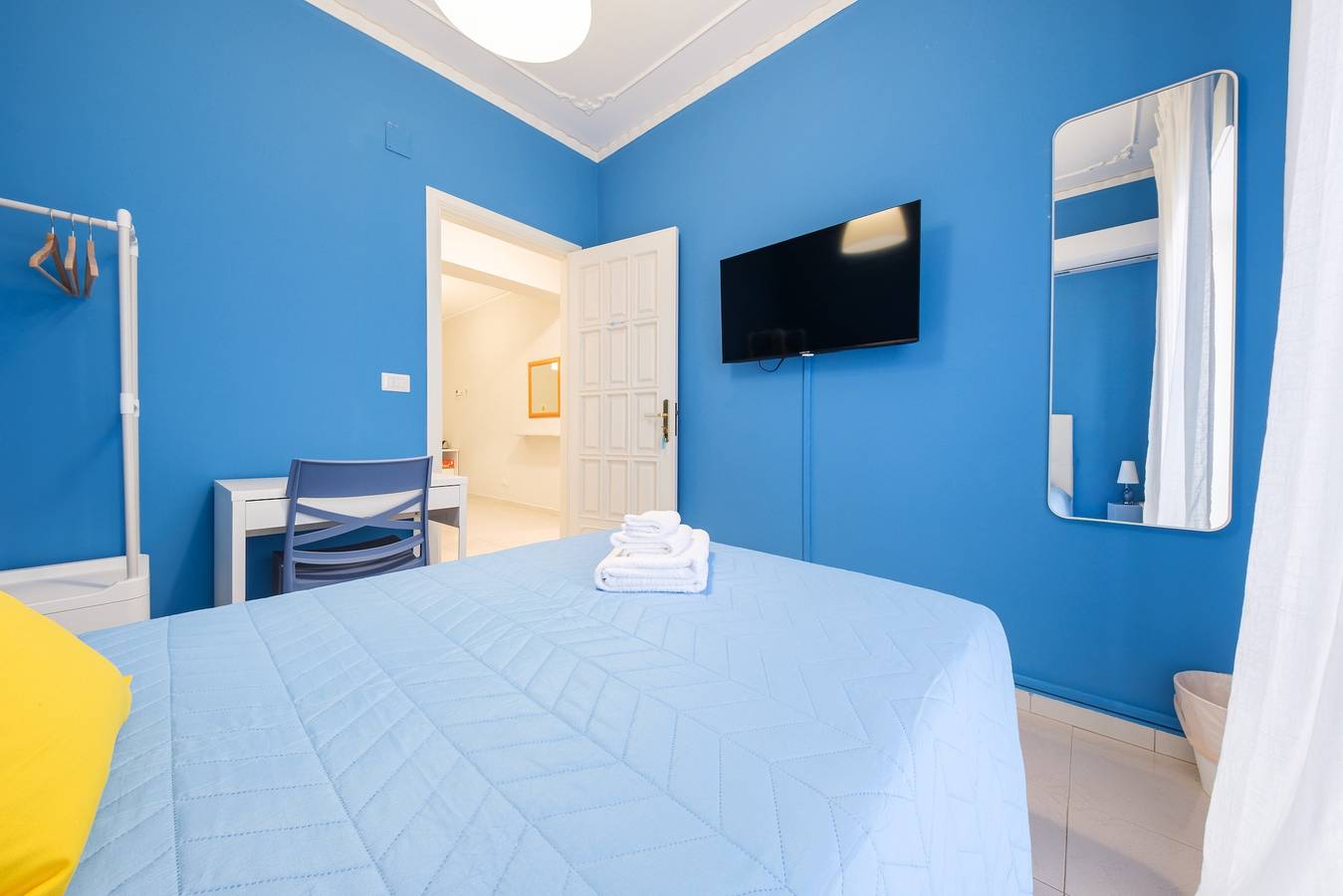 Room 'Alicudi' with Sea View, Wi-Fi and Air Conditioning in Pace del Mela, Messina Province
