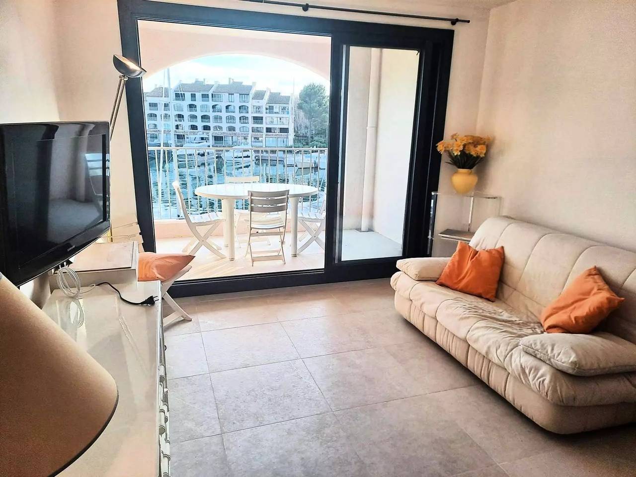Apartamento entero, Cerca de Saint-Tropez Apartamento para 4 personas con vistas al puerto in Port Cogolin, Cogolin