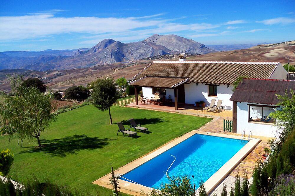 Rustig huisje in het hart van Andalusië met een prachtig uitzicht. in La Joya, Antequera