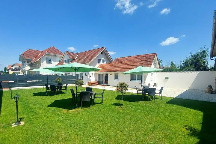Ganze Wohnung, Serenity Cozy 1-bedroom apartment with Ac and Wifi in tranquil Bük in Bük, Komitat Eisenburg