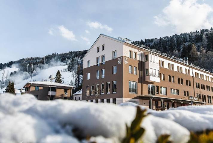 Hôtel pour 5 personnes, avec sauna ainsi que vue et terrasse, animaux acceptés