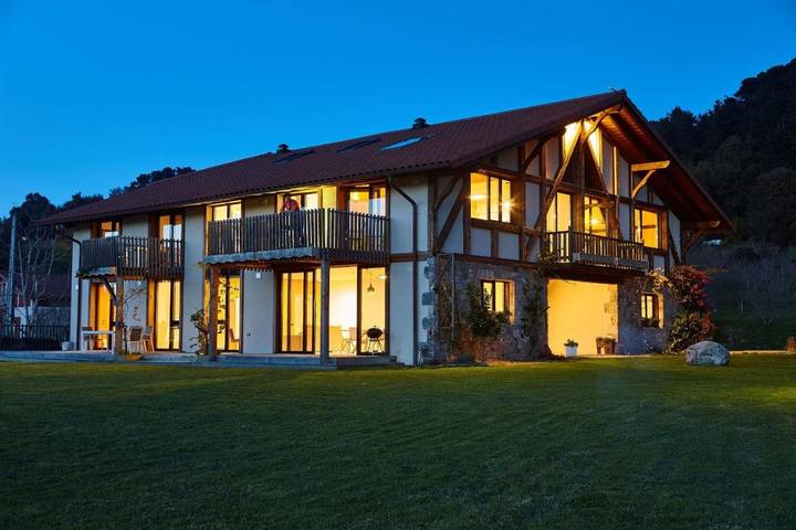 Maison de campagne pour 4 personnes, avec Jacuzzi et Terrasse ainsi que Jardin et Sauna à Gautegiz Arteaga