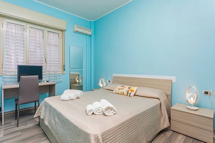 Room 'Seasidecity - Matrimoniale Azzurra' with Shared Terrace, Wi-Fi and Air Conditioning in Catania, Catania Province