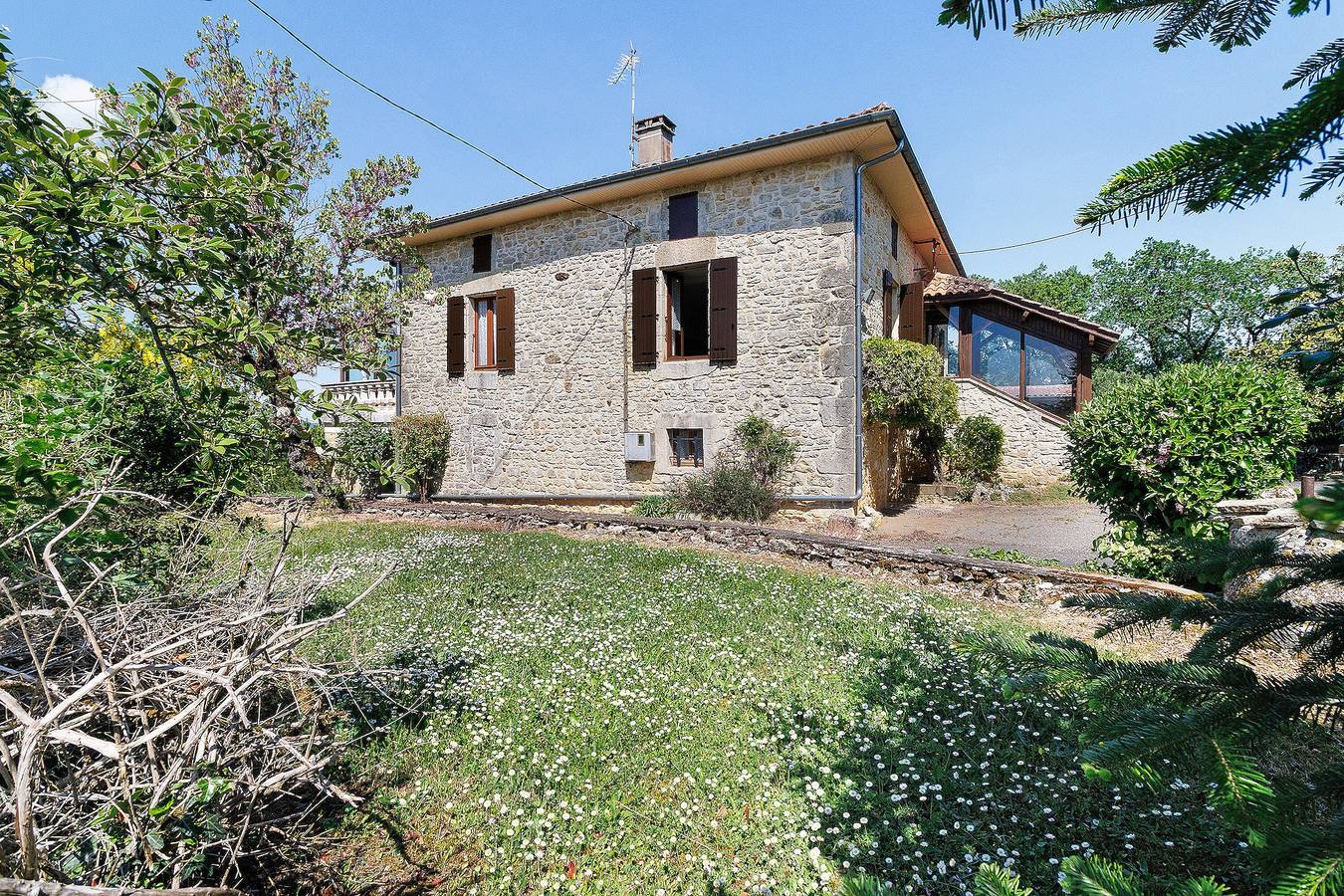 Country House 'La Maison De Barrou' with Private Terrace, Wi-Fi and Air Conditioning in Montayral, Quercy