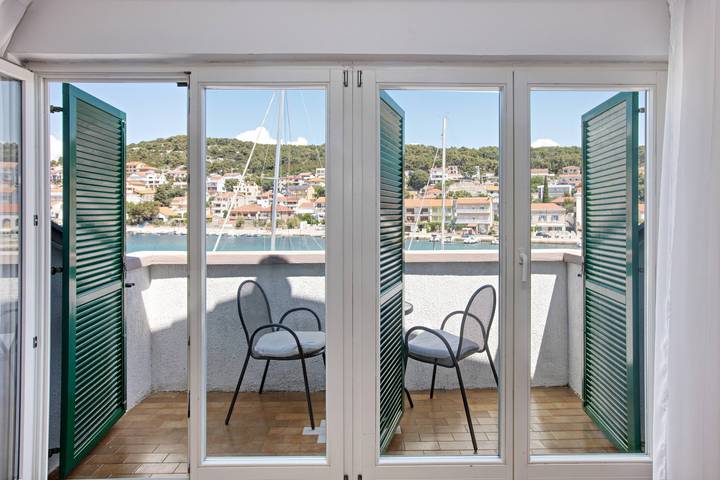Ferienwohnung für 3 Personen, mit Balkon in Tisno