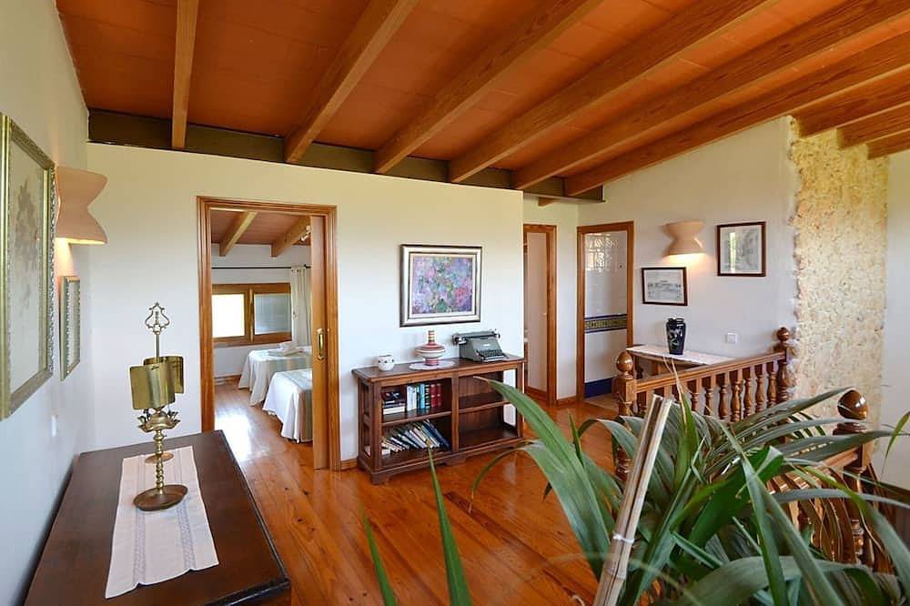 Villa en Mallorca cerca de Tramuntana in Inca, Interior de Mallorca