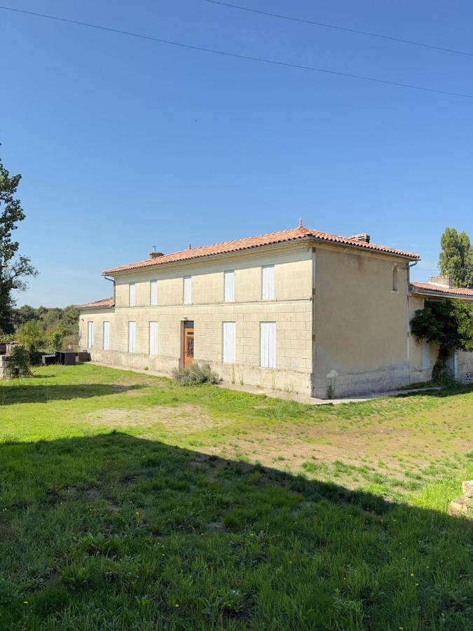 Location de vacances pour 10 personnes, avec vue et jardin, animaux acceptés dans Saint-Yzan-de-Soudiac - 4