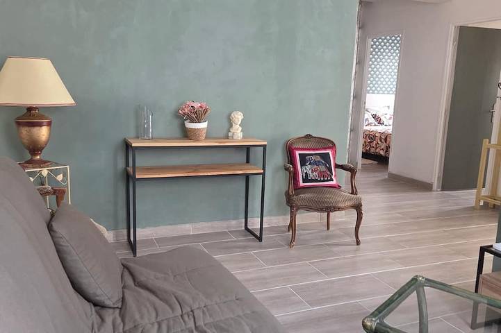 Entire apartment, Apartment with secure parking in the city center. Pets allowed! in Le Boulou, Céret region
