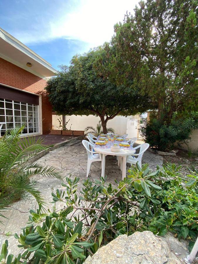 Three-Bedroom Villa in Campomarino di Maruggio, Campomarino (Puglia)