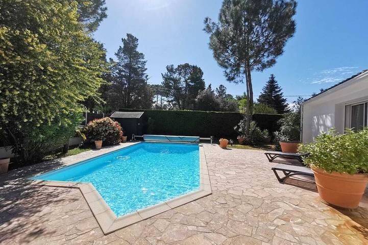 Chambre d’hôte pour 2 personnes, avec jacuzzi et piscine ainsi que sauna et jardin