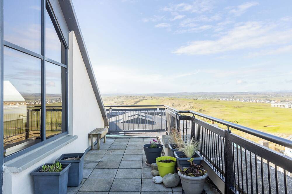 Ganze Wohnung, The Dell 18 - With golf course and sea views! in Lahinch, County Clare