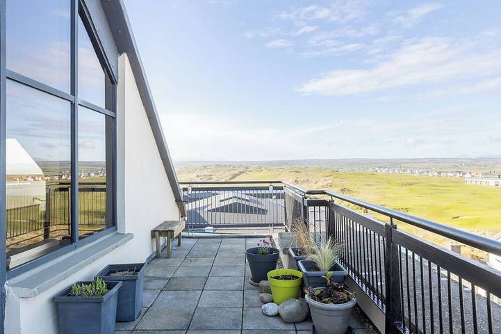 Holiday rental for 6 people, with garden and balcony in Lahinch