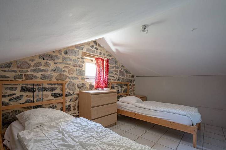 Location de vacances pour 6 personnes, avec jardin ainsi que piscine et terrasse, animaux acceptés à Courry - 4