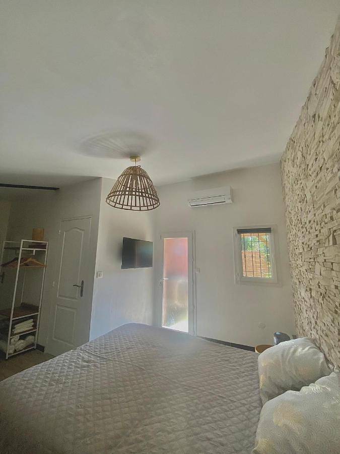 Suite cosy indépendante avec extérieur in Saint-Martin-de-Crau, Côte méditerranéenne (France)
