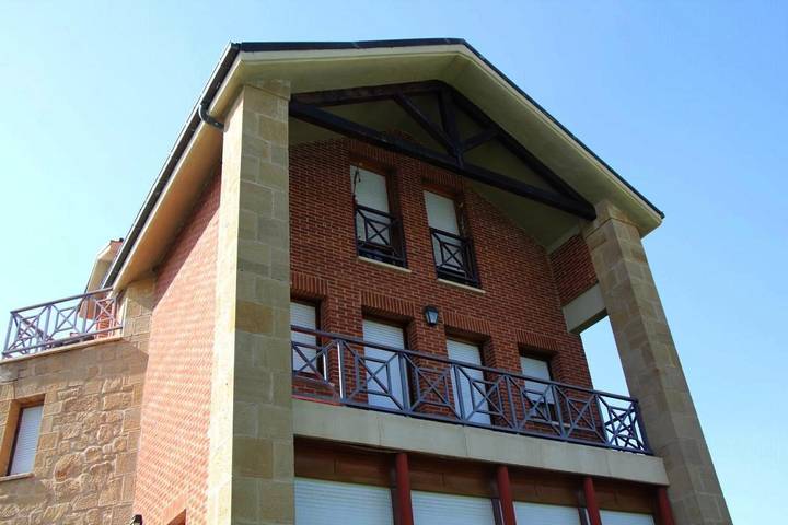 Location de vacances pour 11 personnes, avec jardin ainsi que vue et piscine à Haro - 4