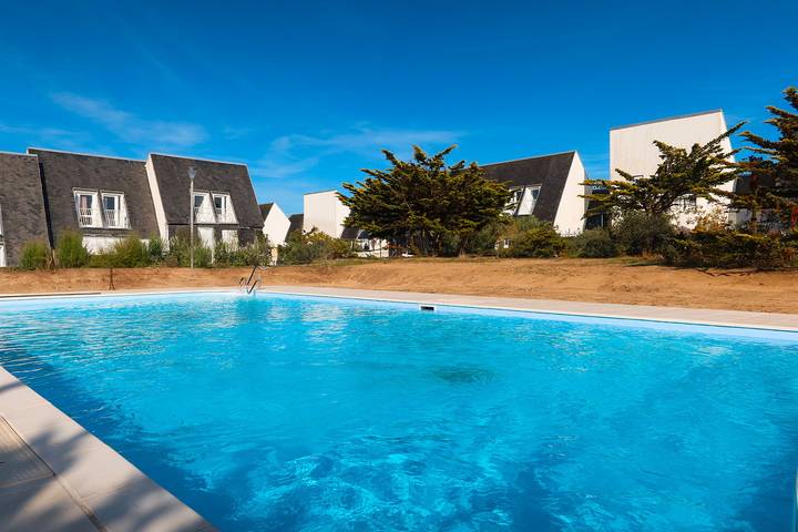 Gîte pour 5 personnes, avec Terrasse et Piscine dans Plage De La Falaise