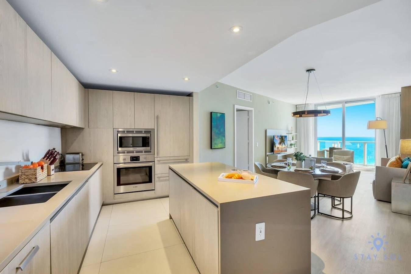 Entire apartment, Ocean View Balcony Beachfront Resort Pools Gym in Hollywood Beach (FL), Hallandale Beach